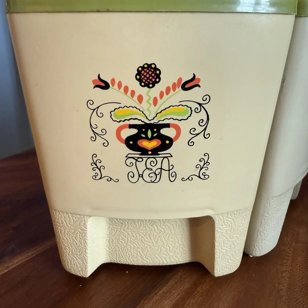 VTG Sterilite 1591 Kitchen Canister Set‎ Tea Coffee Wedge Dutch Green 2 Pcs Folk